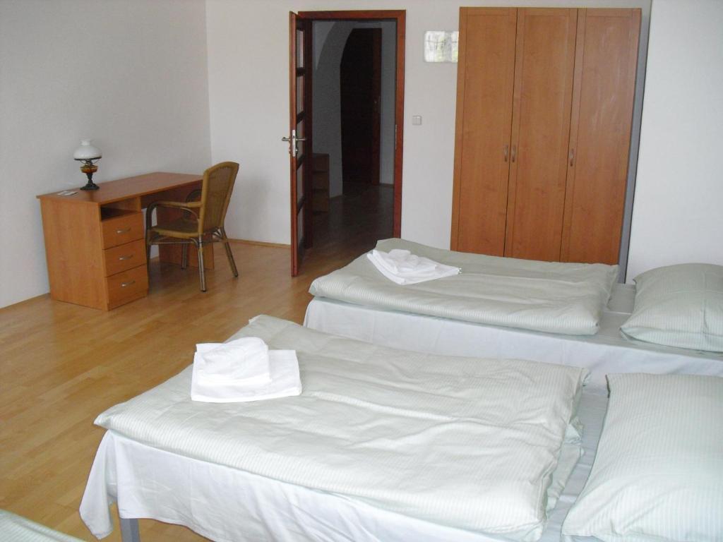 Mestsky Hotel Dorinka Hostinne  Room photo