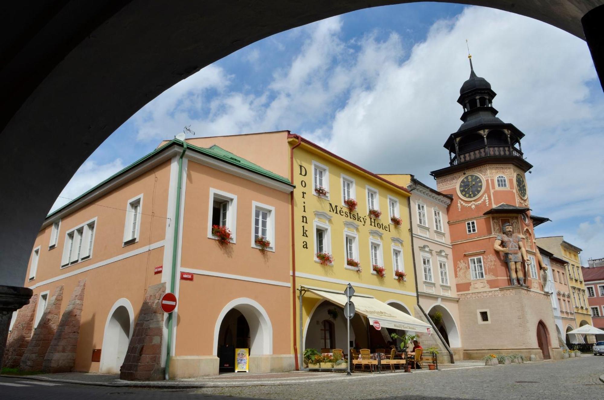 Mestsky Hotel Dorinka Hostinne  Exterior photo