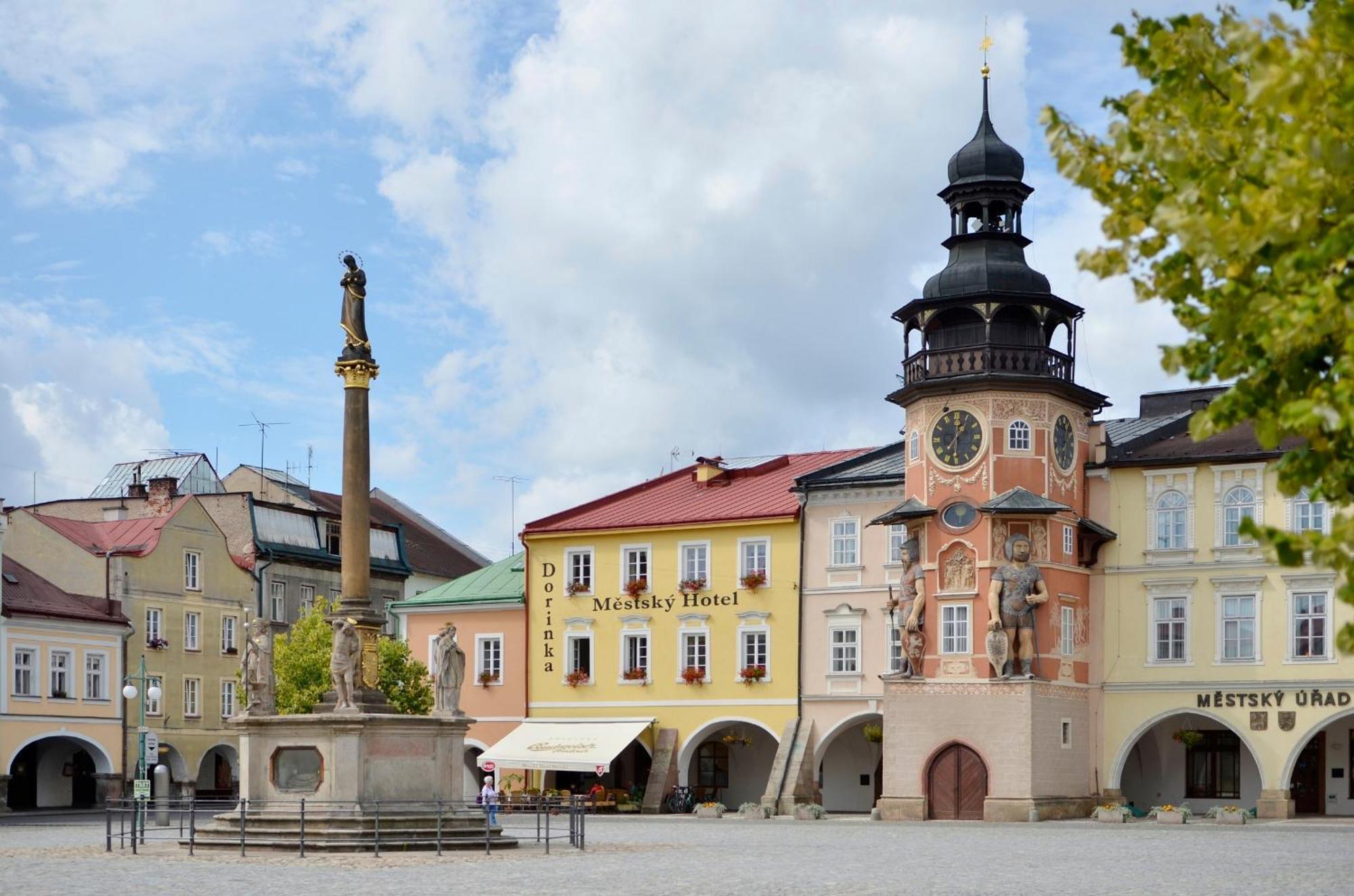 Mestsky Hotel Dorinka Hostinne  Exterior photo