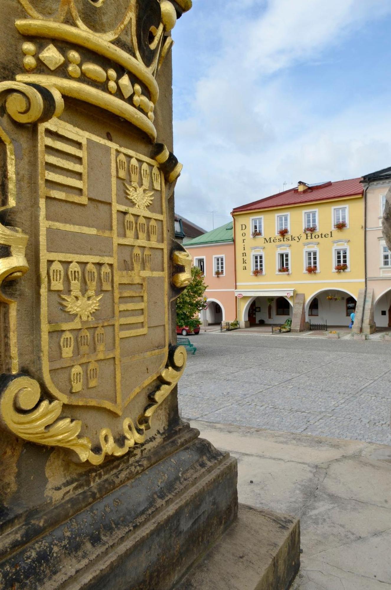 Mestsky Hotel Dorinka Hostinne  Exterior photo