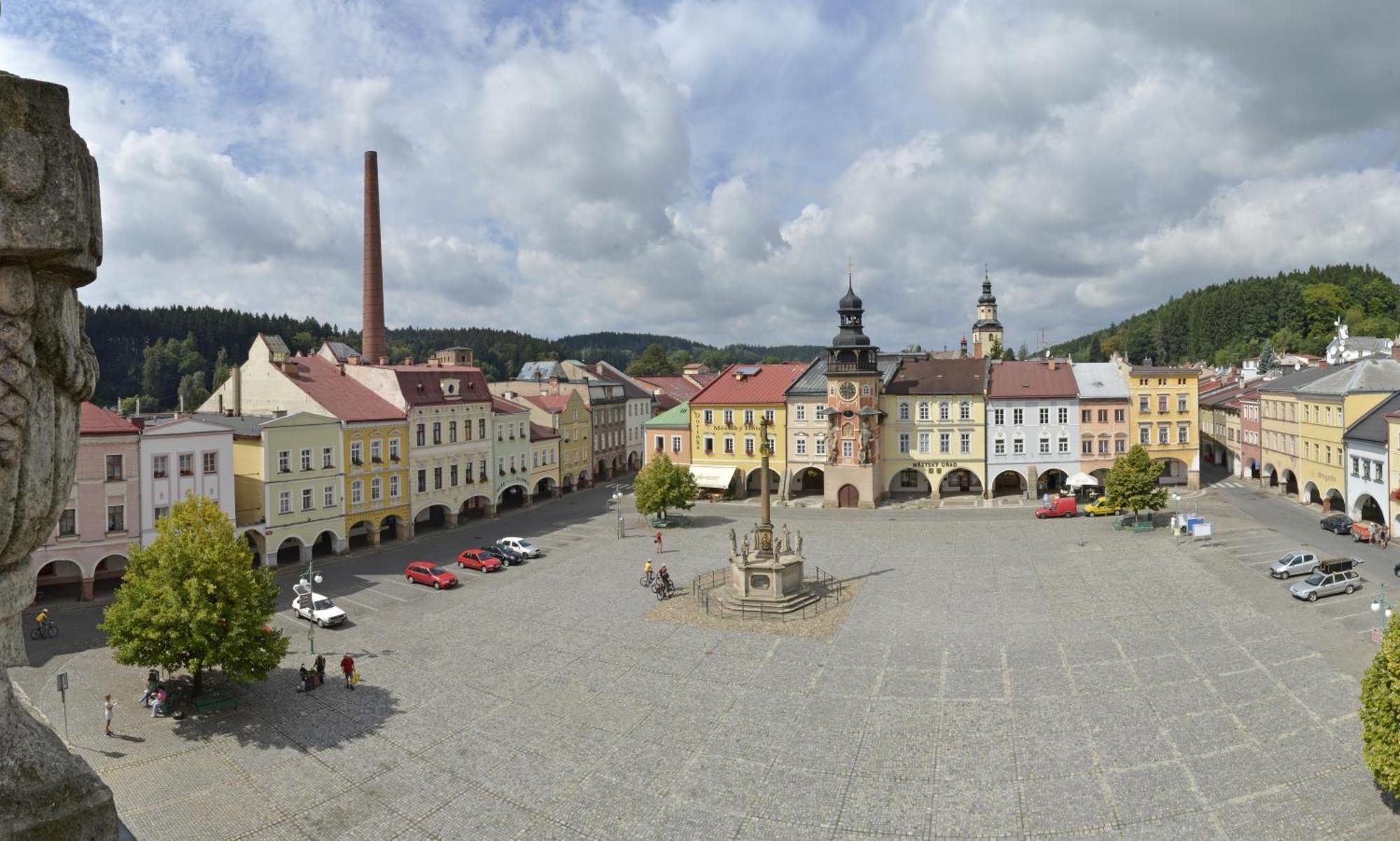 Mestsky Hotel Dorinka Hostinne  Exterior photo