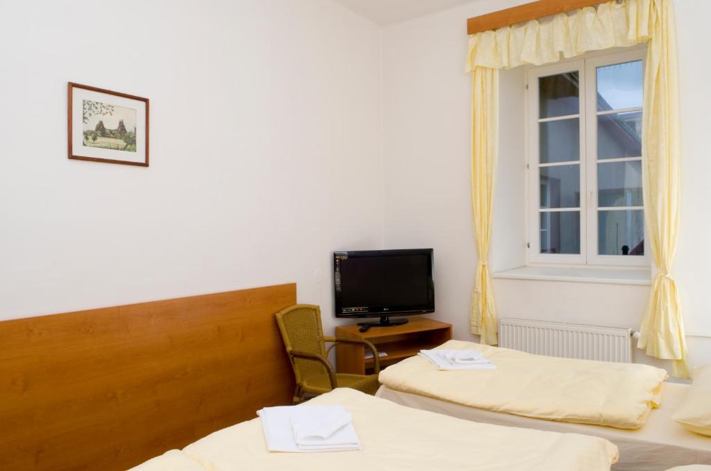 Mestsky Hotel Dorinka Hostinne  Room photo